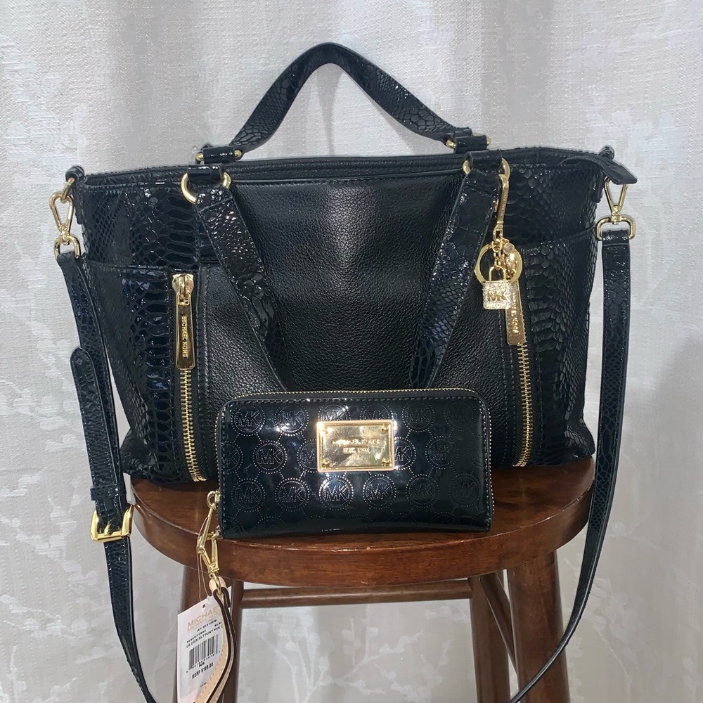 MK purse w wallet